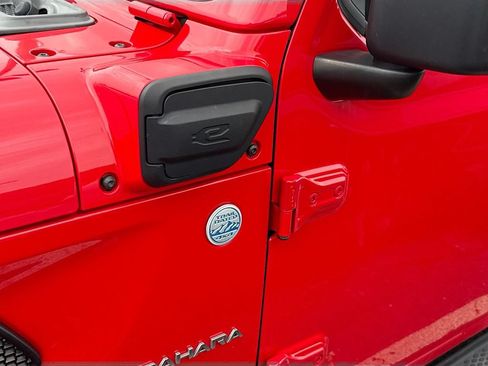 Used 2022 Jeep Wrangler Unlimited Sahara AWD/4WD image 34