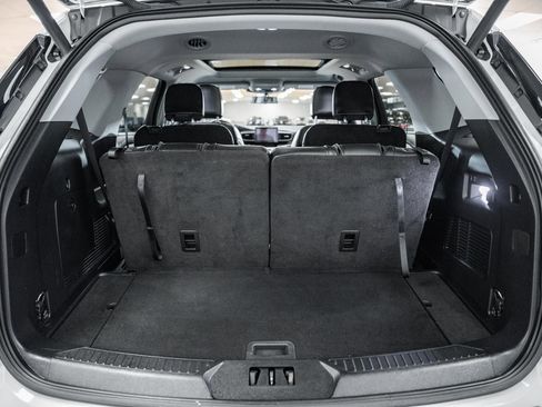 Used 2022 Ford Explorer XLT w/ Equipment Group 202A image 23