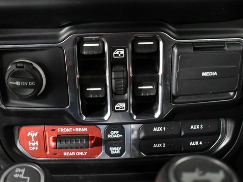 Used 2022 Jeep Wrangler Unlimited Rubicon w/ LED Lighting Group AWD/4WD image 38