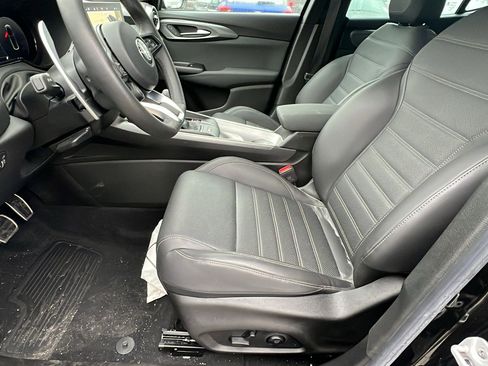 Used 2024 Alfa Romeo Tonale Veloce w/ Premium Interior Package image 16