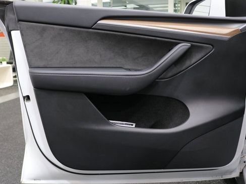 Used 2023 Tesla Model Y Performance image 31