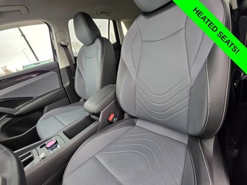 Used 2025 Volkswagen Tiguan SE image 23