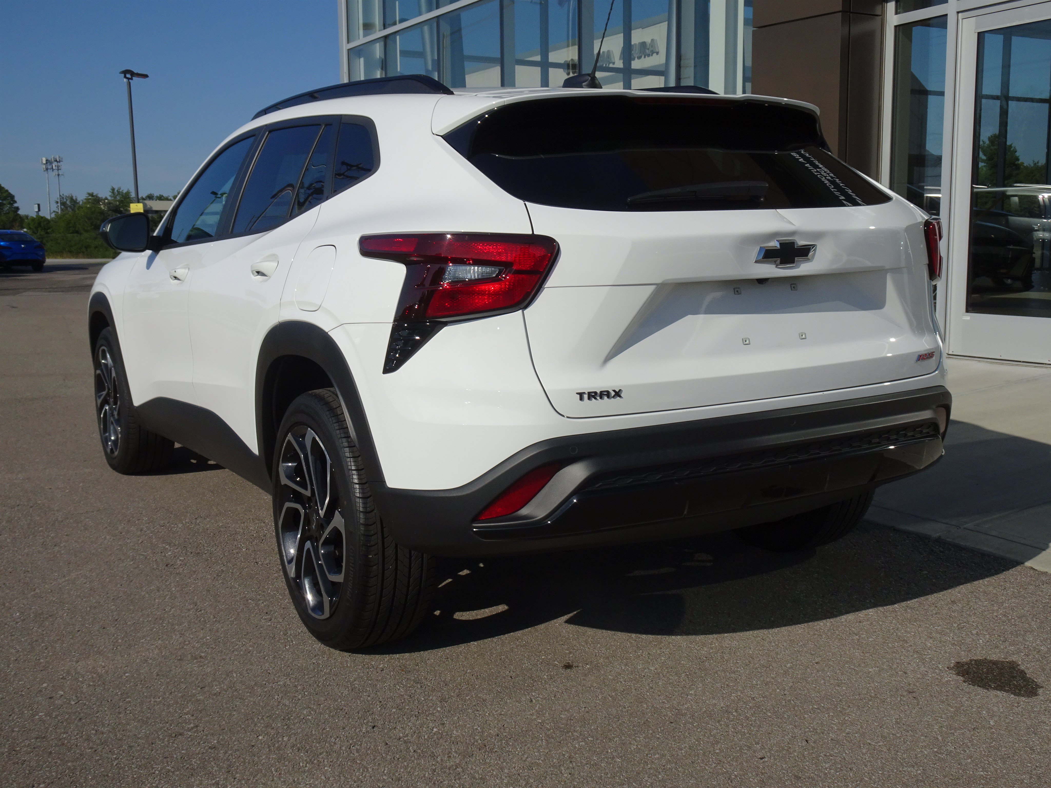 Used 2025 Chevrolet Trax RS w/ Driver Confidence Package FWD image 3