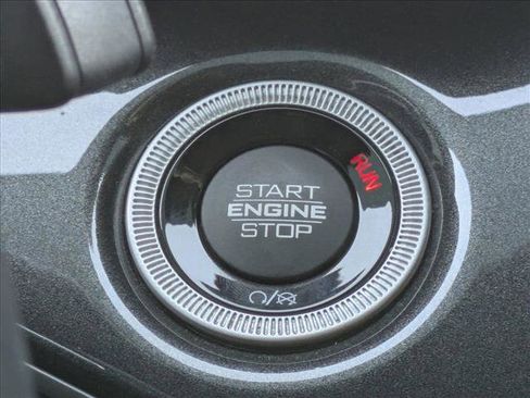 Used 2021 Jeep Grand Cherokee L Laredo image 13