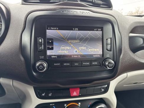 Used 2016 Jeep Renegade Limited image 18