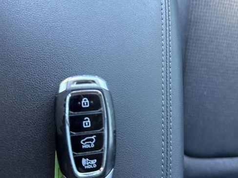 Used 2020 Hyundai Santa Fe SEL w/ Convenience Package image 18