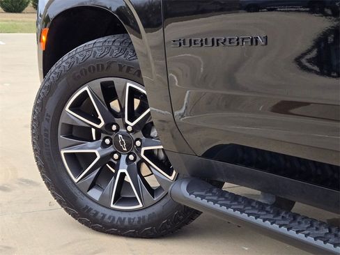 Used 2024 Chevrolet Suburban Z71 w/ Off-Road Capability Package image 33