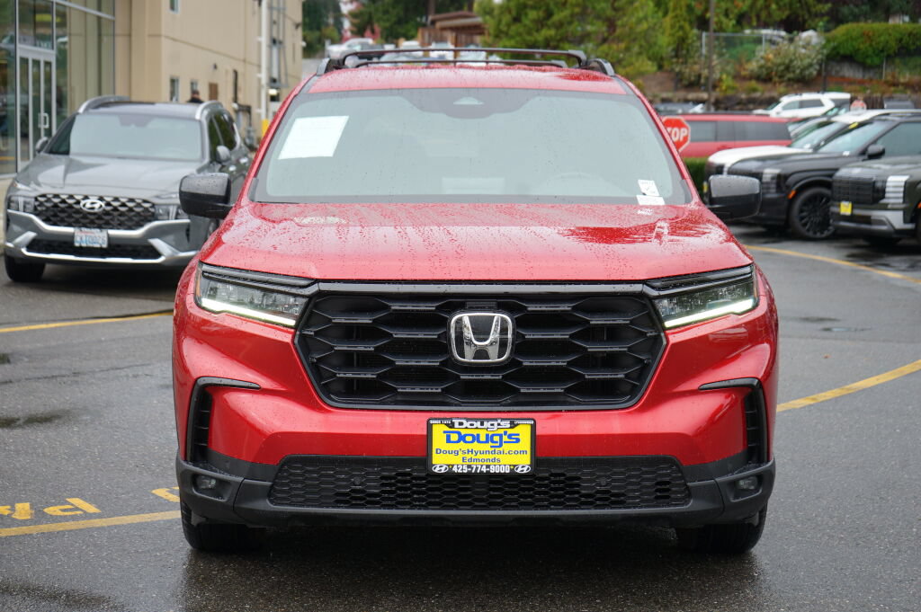 Used 2025 Honda Pilot Sport image 2