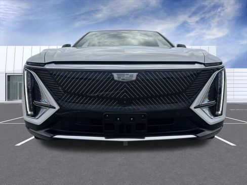 Certified 2024 Cadillac Lyriq Luxury AWD/4WD image 7