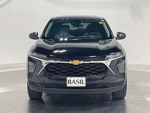 Used 2024 Chevrolet Trax LS w/ Driver Confidence Package FWD image 9