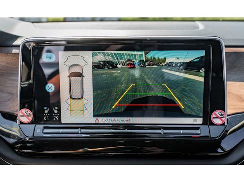 Used 2024 Volkswagen Atlas SE image 16