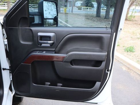 Used 2019 GMC Sierra 2500 SLE w/ Suspension Package, Off-Road AWD/4WD image 26