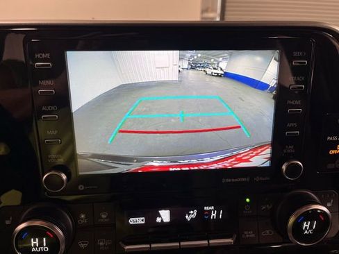 Used 2022 Toyota Highlander XLE image 26