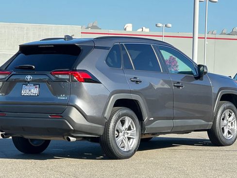 Used 2022 Toyota RAV4 LE AWD/4WD image 2