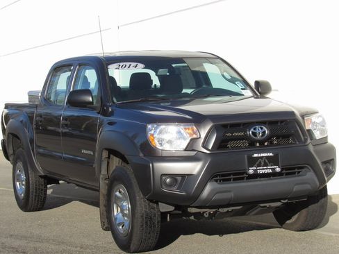 Used 2014 Toyota Tacoma 4x4 Double Cab image 2