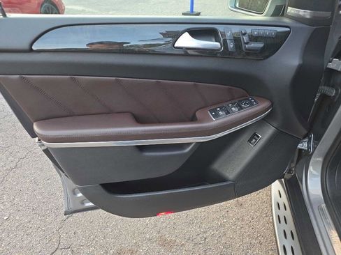 Used 2015 Mercedes-Benz GL 550 4MATIC image 11