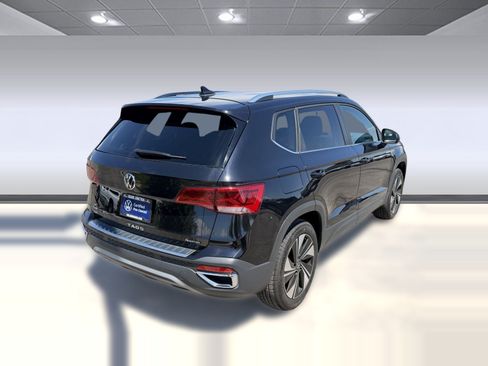 Used 2024 Volkswagen Taos SE AWD/4WD image 9