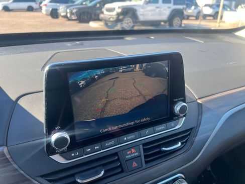 Used 2025 Nissan Altima 2.5 SV image 17