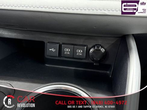 Used 2021 Toyota Highlander XLE image 35