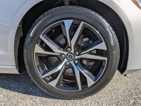 Certified 2025 Volvo S60 B5 Core image 11