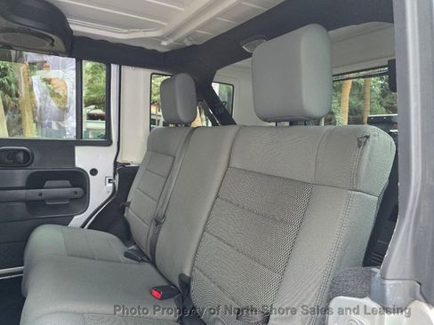 Used 2008 Jeep Wrangler Unlimited Sahara w/ Dual Top Group image 32