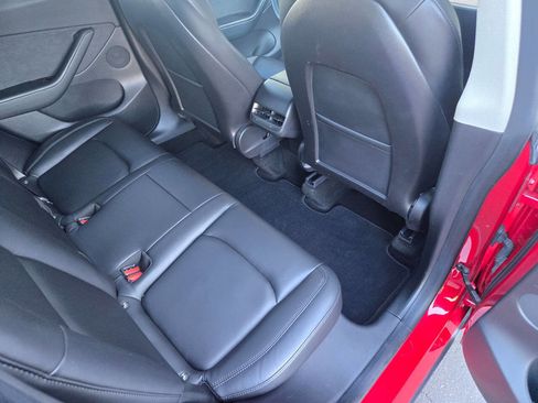 Used 2021 Tesla Model Y Long Range image 25