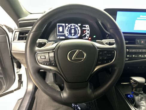 Used 2025 Lexus ES 350 w/ Accessory Package (Z1) FWD image 18