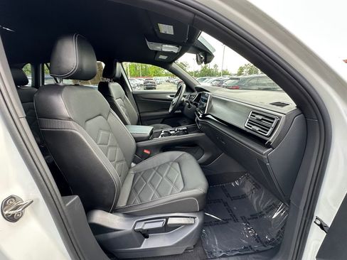 Used 2024 Volkswagen Atlas Cross Sport SE AWD/4WD image 28