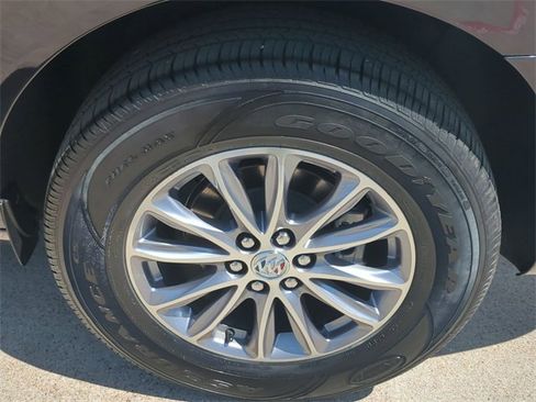 Used 2024 Buick Enclave Premium image 33