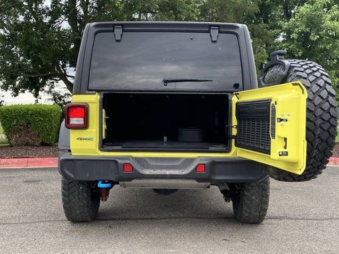 Used 2023 Jeep Wrangler Unlimited w/ Cold Weather Group AWD/4WD image 6