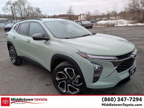 Used 2024 Chevrolet Trax RS w/ Driver Confidence Package image 1