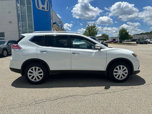 Used 2016 Nissan Rogue S w/ Appearance Package AWD/4WD image 2