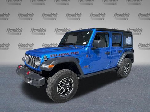 Used 2025 Jeep Wrangler Unlimited Rubicon AWD/4WD image 4