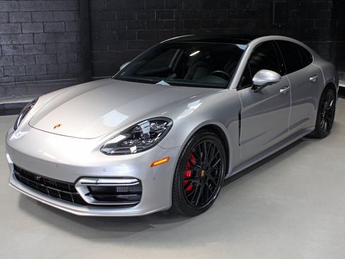 Used 2022 Porsche Panamera GTS AWD/4WD image 5