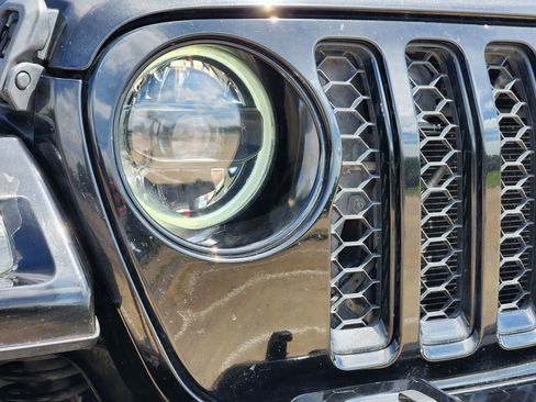 Used 2023 Jeep Gladiator Overland AWD/4WD image 9