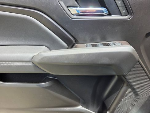 Used 2025 Chevrolet Colorado LT RWD image 18