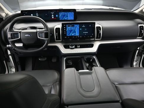 Certified 2025 Ford Expedition Active AWD/4WD image 26