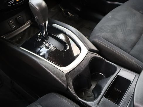 Used 2016 Nissan Rogue S FWD image 19