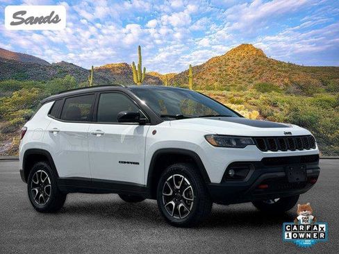 Used 2025 Jeep Compass Trailhawk AWD/4WD image 1