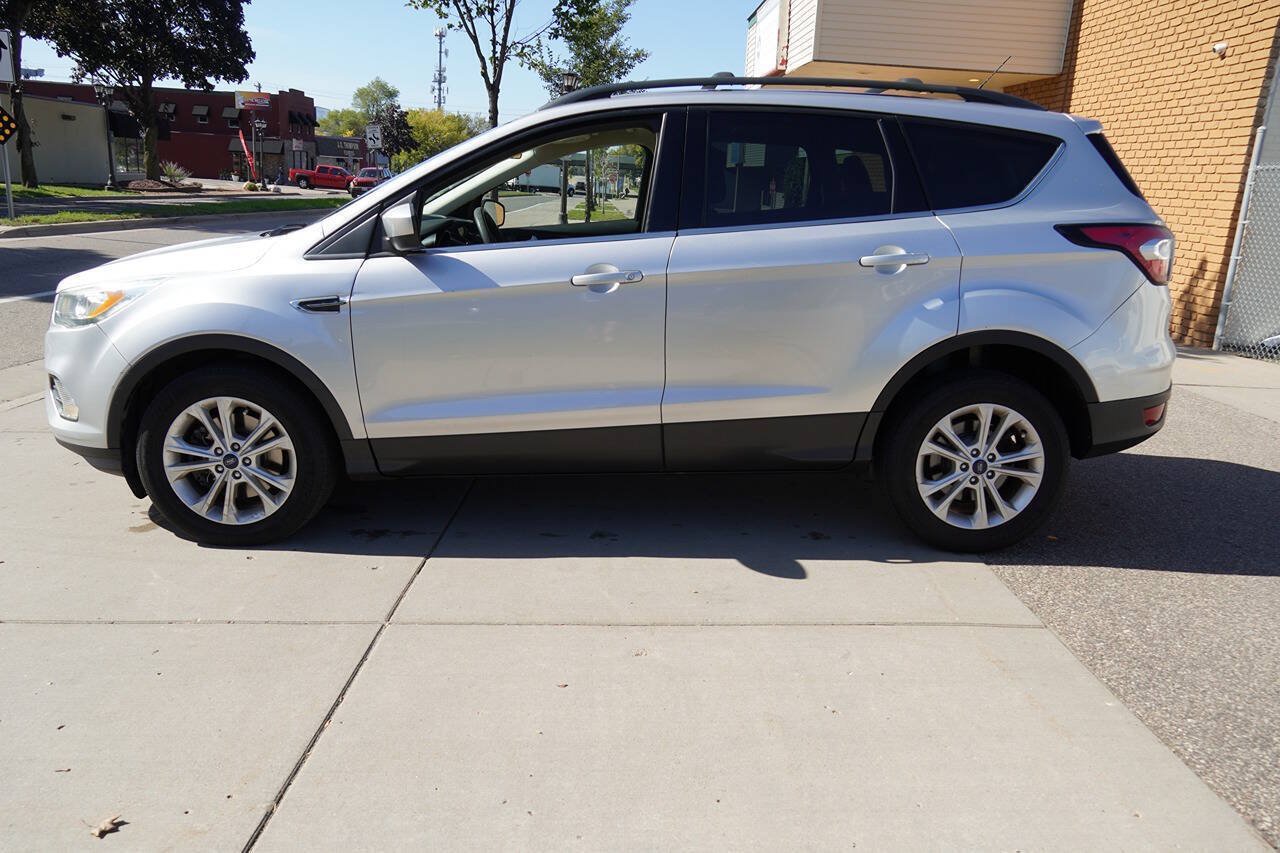 Used 2017 Ford Escape SE w/ Equipment Group 201A AWD/4WD image 4
