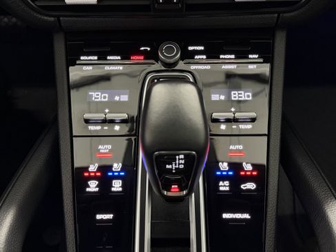 Certified 2023 Porsche Cayenne Platinum Edition image 42