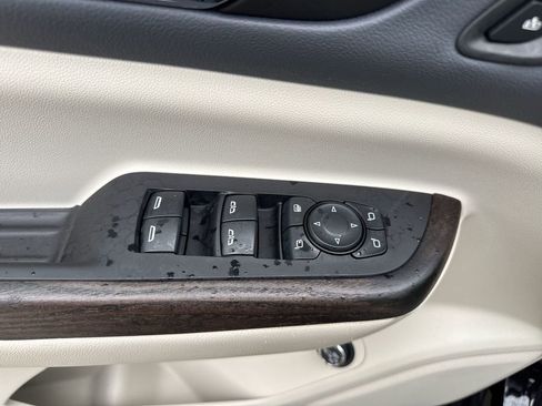 Used 2023 GMC Acadia Denali image 24