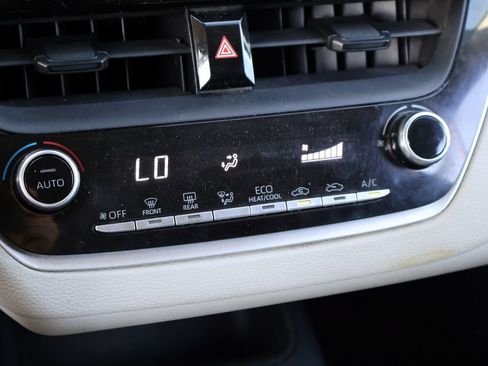 Used 2022 Toyota Corolla LE FWD image 29