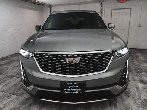Used 2025 Cadillac XT6 Premium Luxury image 2