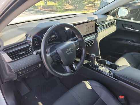 Used 2025 Toyota Camry XLE FWD image 19