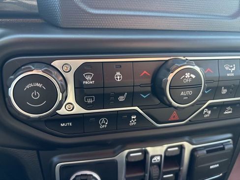 Used 2021 Jeep Wrangler Unlimited Sahara image 33