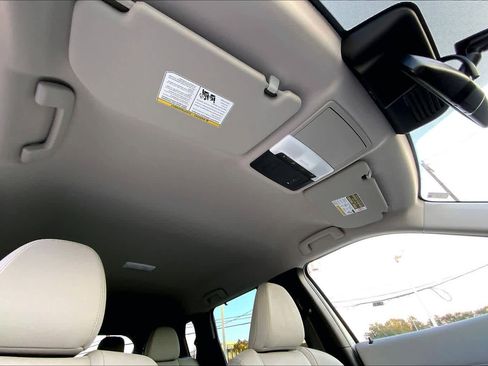 Used 2023 Mitsubishi Outlander SEL image 11