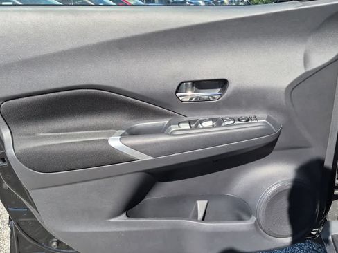 Used 2023 Nissan Kicks SV w/ Interior Electronics Package FWD image 9