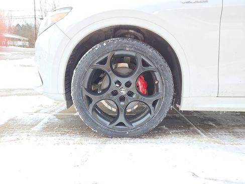 Used 2022 Alfa Romeo Stelvio Veloce image 11