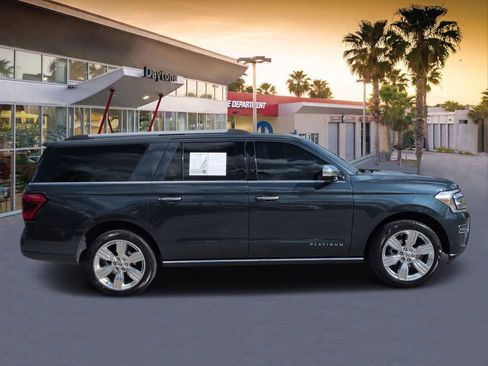Used 2024 Ford Expedition Max Platinum AWD/4WD image 2